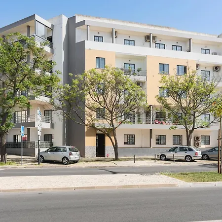 Roberto アパート クアルテイラ